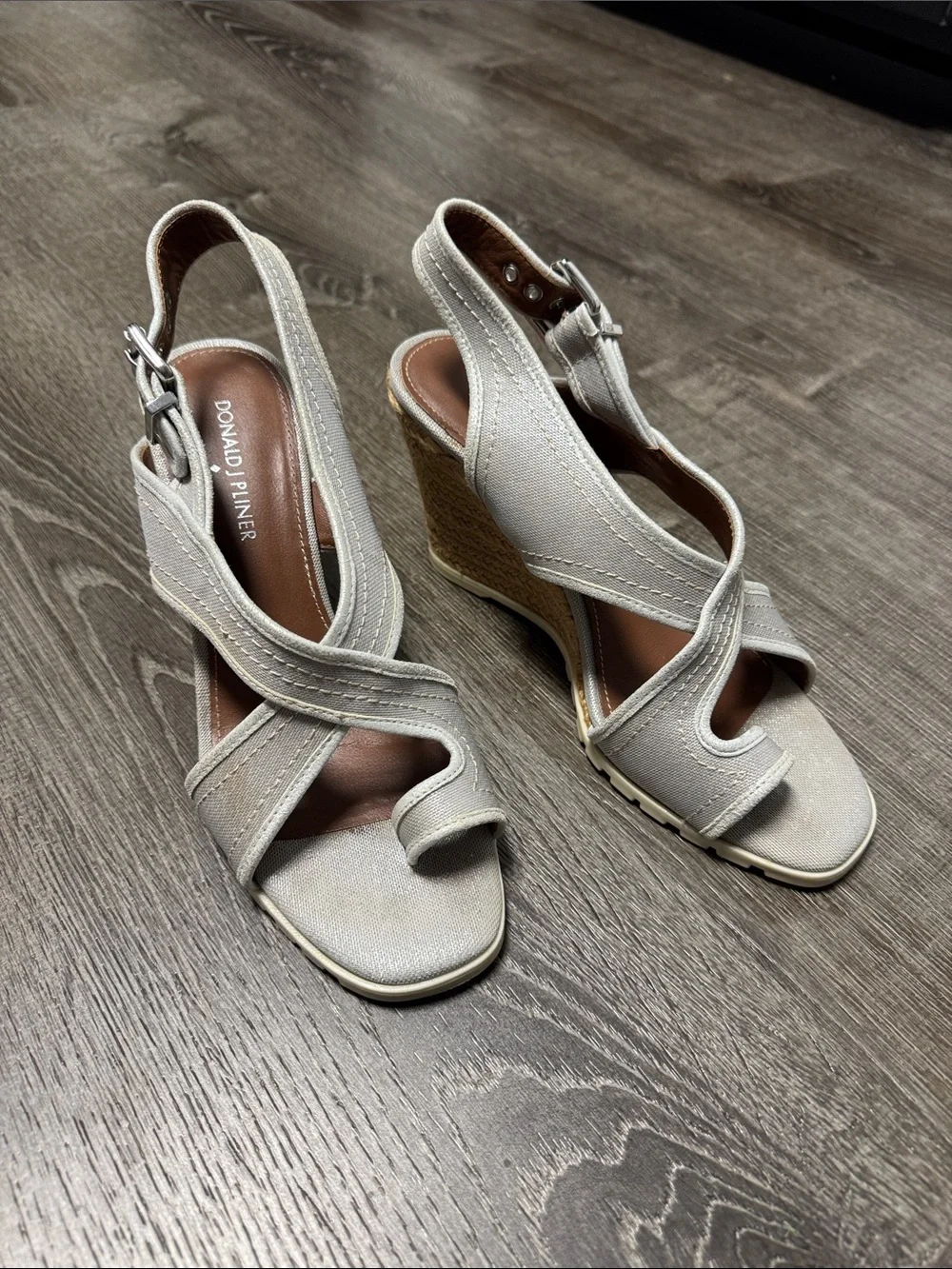 Donald J. Pliner Burgos Metallic Wedge Heel Sandals Cloth   Sz 8.5.  EUC!